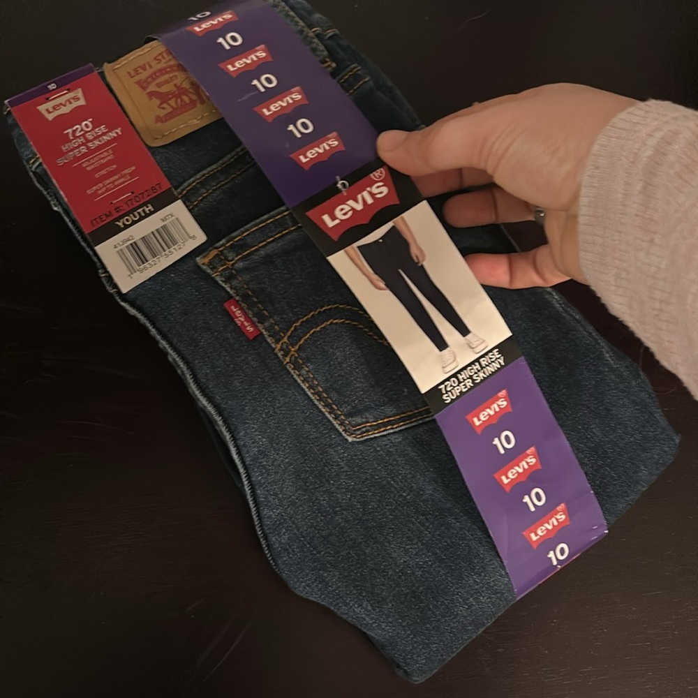 New with tags! Youth Girl’s Levi's 720 High Rise Dark Blue 5 Pocket Jean